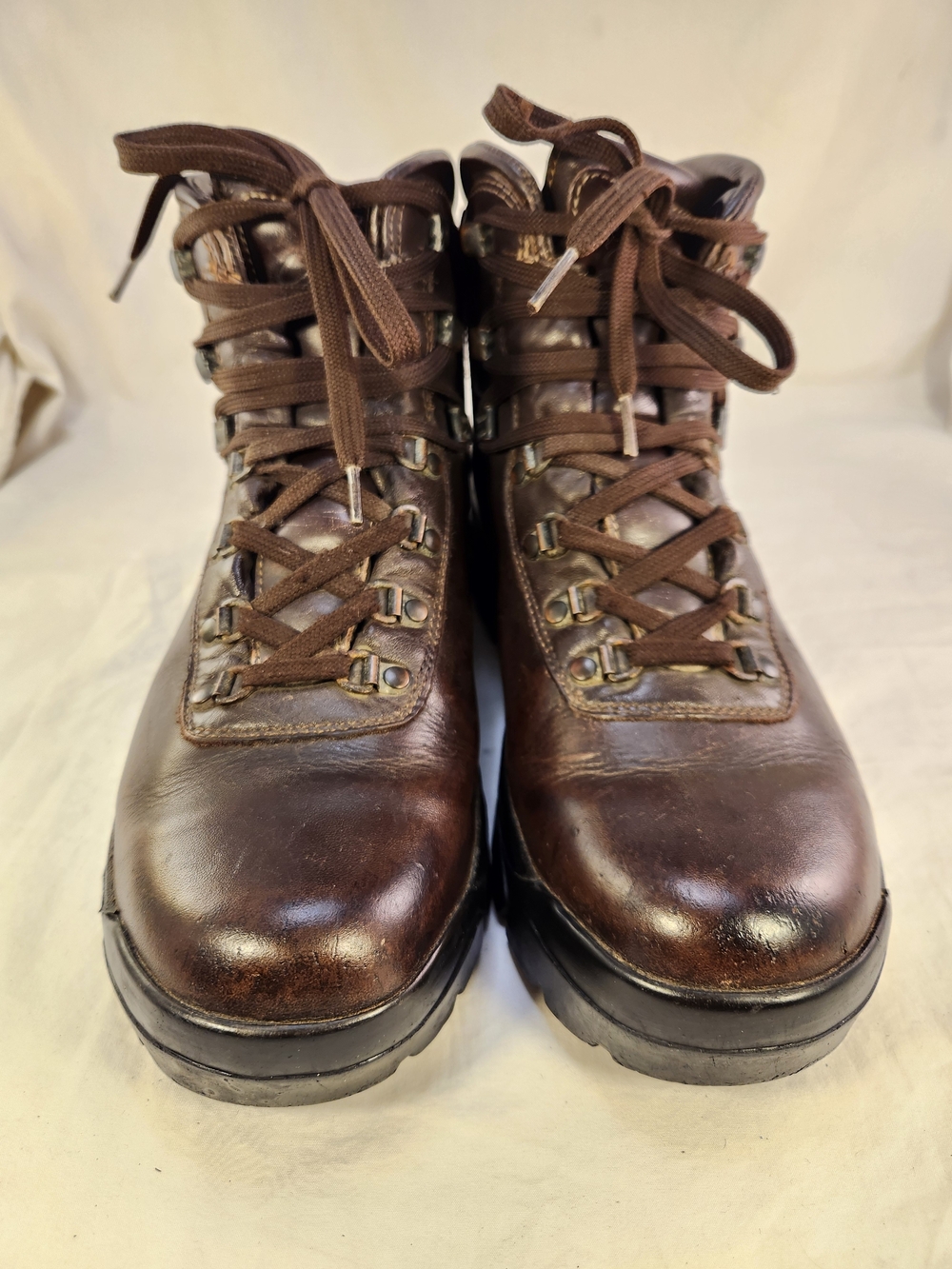 CABELAS  GORETEX VIBRAM SOLE HIKING BROWN LEATHER MEN BOOTS SIZE 10/44